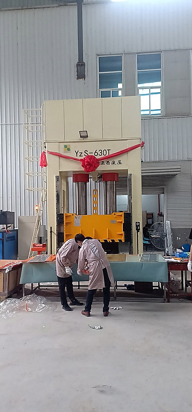 630噸框架式液壓機定制安裝圓滿成功，客戶相當滿意